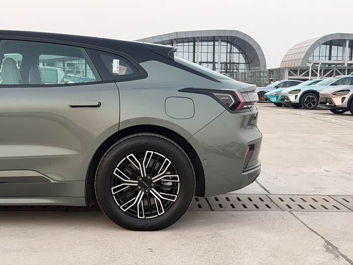 Фото 6 - Zeekr 001