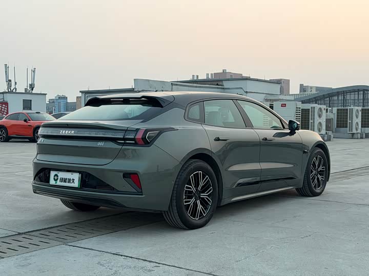 Фото 7 - Zeekr 001
