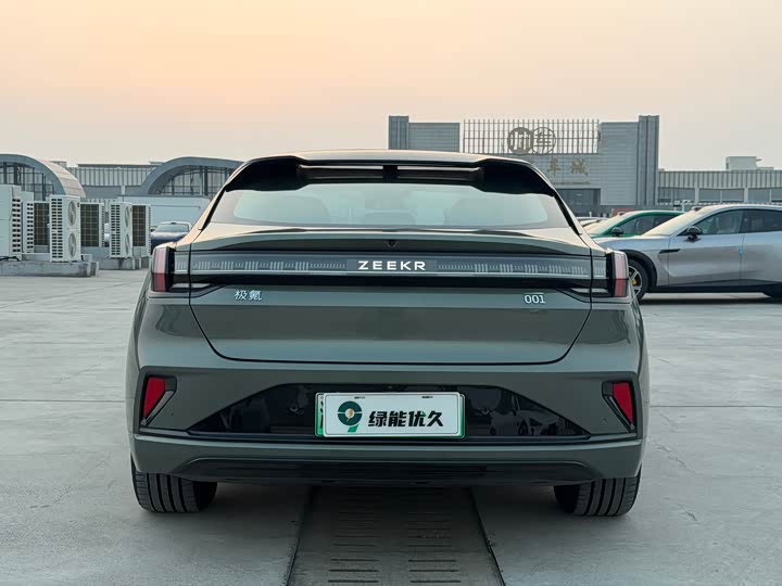 Фото 8 - Zeekr 001