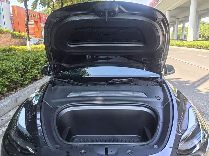 Фото 17 - Tesla Model Y