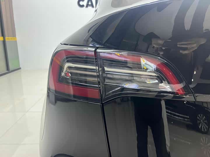 Фото 14 - Tesla Model Y