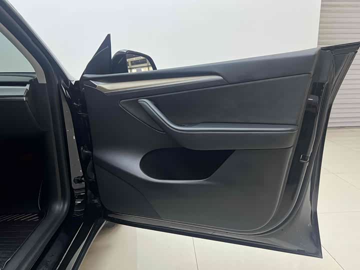 Фото 15 - Tesla Model Y