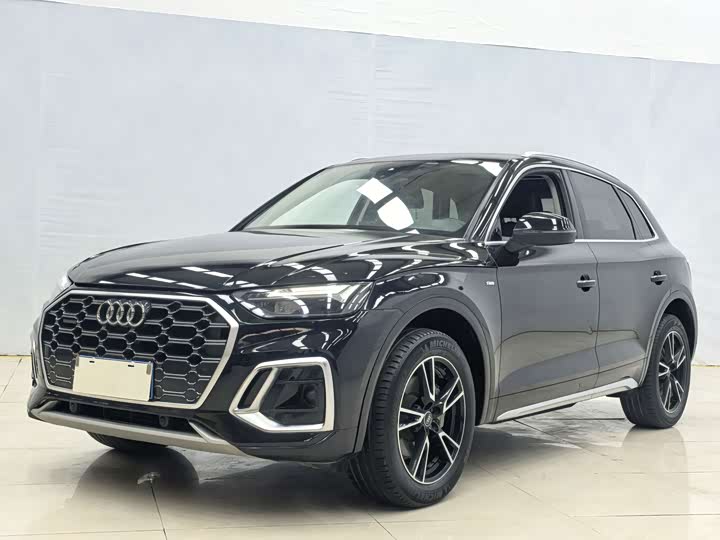 Фото 1 - Audi Q5L