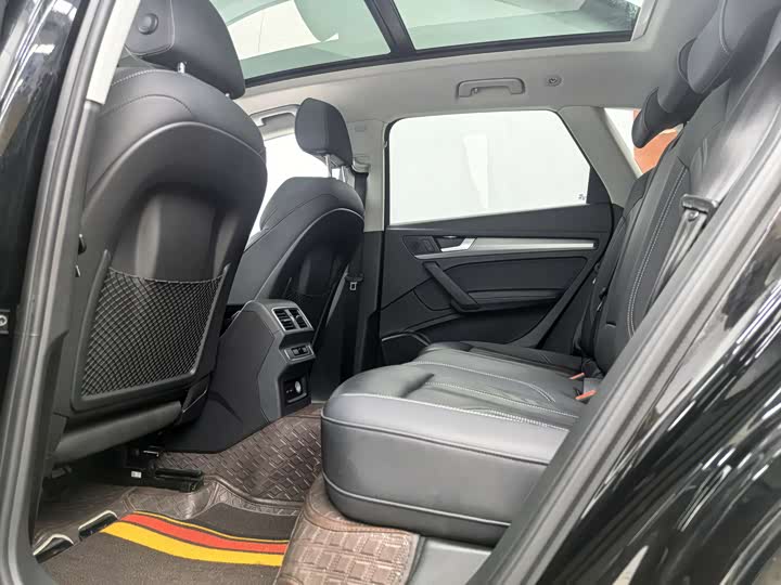 Фото 6 - Audi Q5L