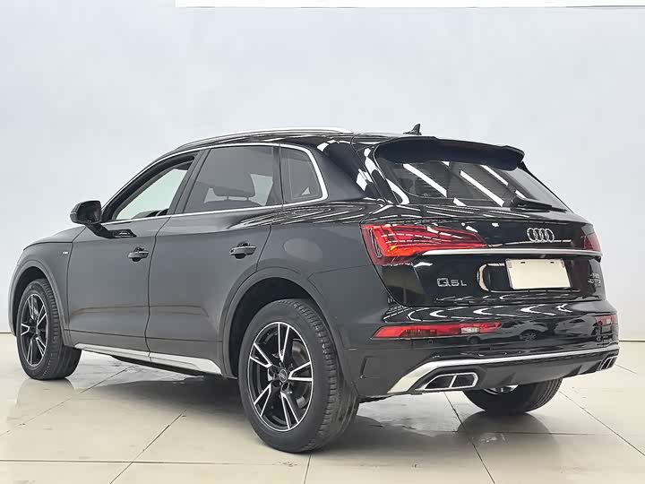 Фото 7 - Audi Q5L