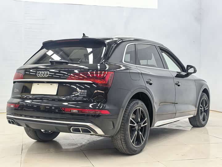 Фото 9 - Audi Q5L