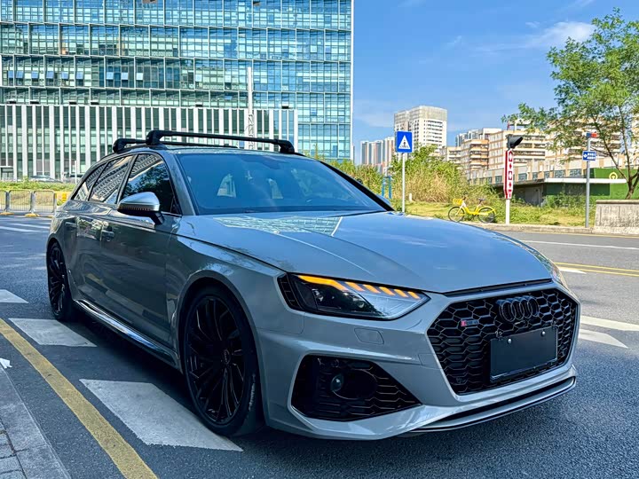 Фото 3 - Audi RS 4