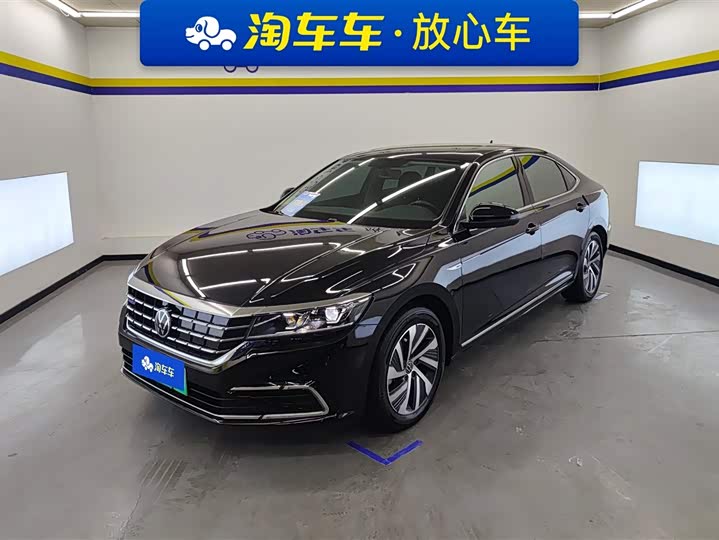 Фото 1 - Volkswagen Passat Hybrid