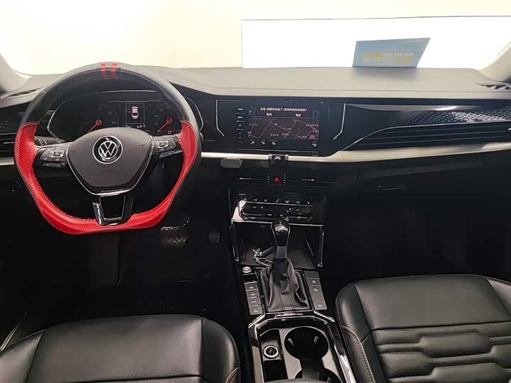 Фото 12 - Volkswagen Passat Hybrid