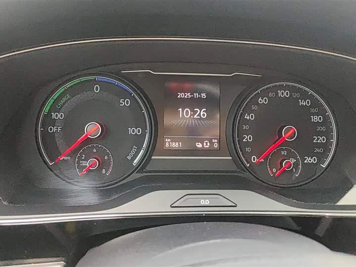 Фото 14 - Volkswagen Passat Hybrid