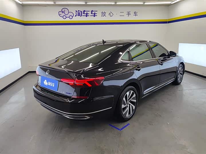 Фото 3 - Volkswagen Passat Hybrid