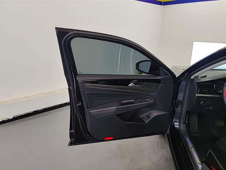 Фото 7 - Volkswagen Passat Hybrid