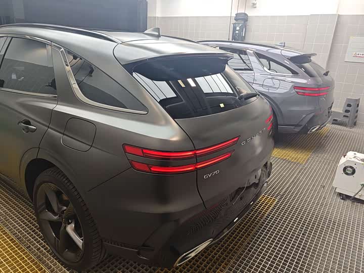 Фото 19 - Genesis GV70