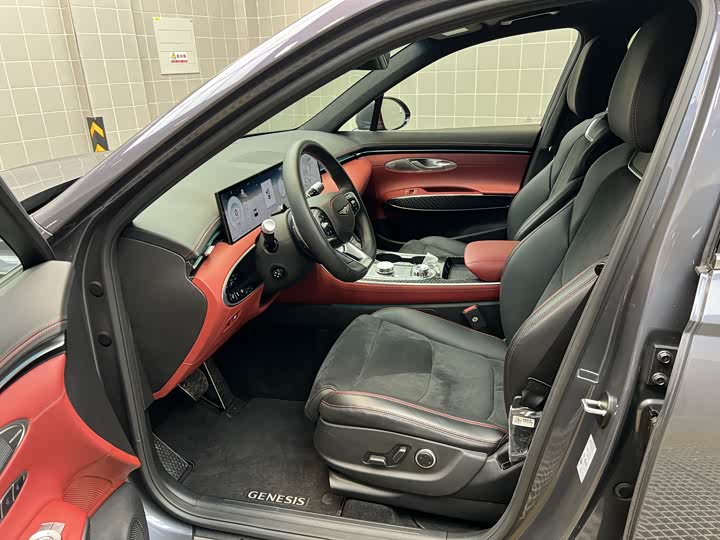 Фото 6 - Genesis GV70