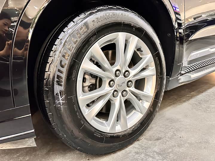 Фото 6 - Cadillac XT6