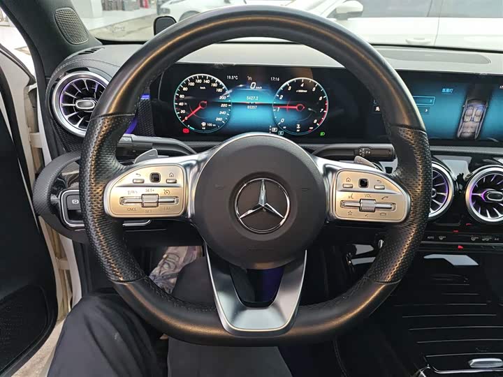 Фото 11 - Mercedes-Benz A-Class