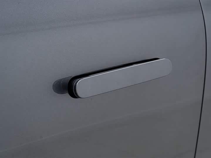 Фото 12 - Luxeed R7