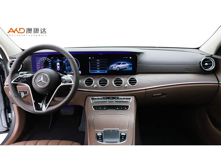Фото 5 - Mercedes-Benz E-Class