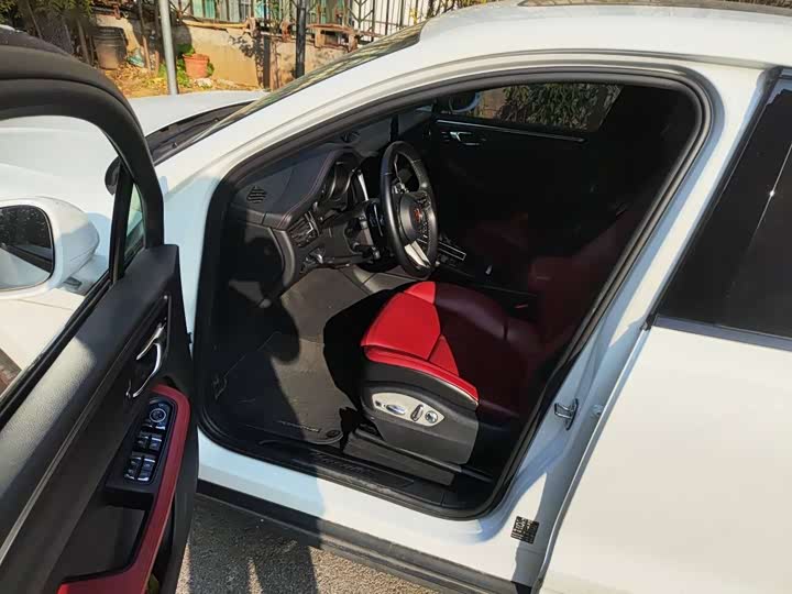 Фото 2 - Porsche Macan