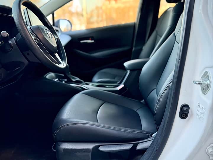 Фото 10 - Toyota Corolla