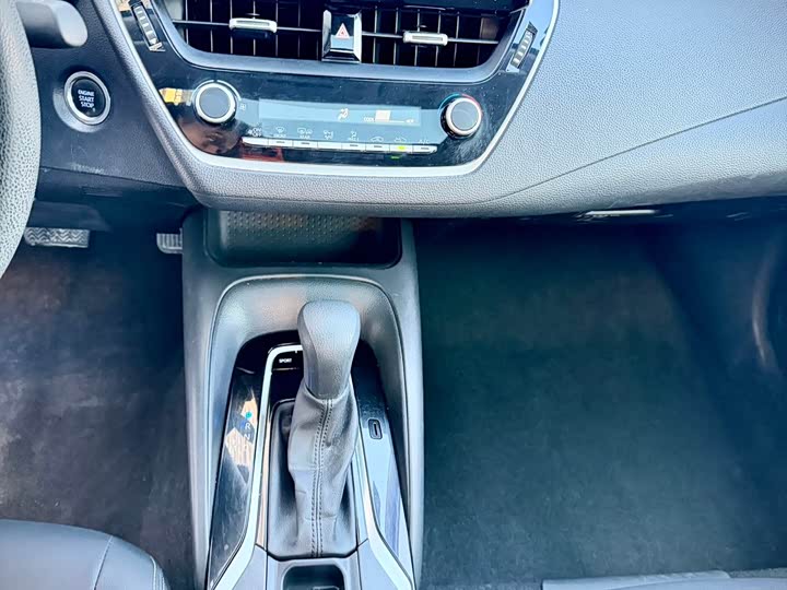 Фото 13 - Toyota Corolla