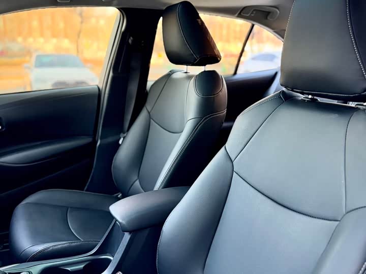 Фото 14 - Toyota Corolla