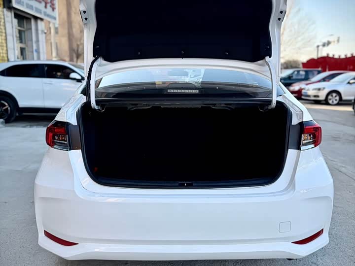 Фото 17 - Toyota Corolla