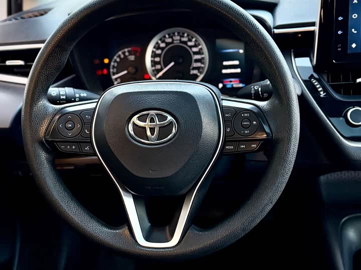 Фото 21 - Toyota Corolla