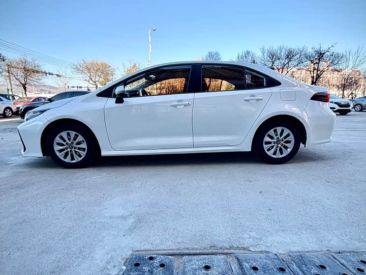 Фото 3 - Toyota Corolla