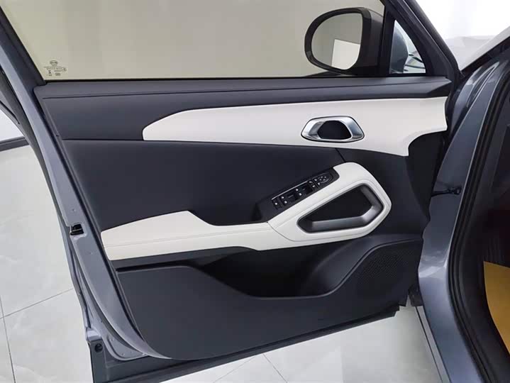 Фото 7 - BYD Yuan Up