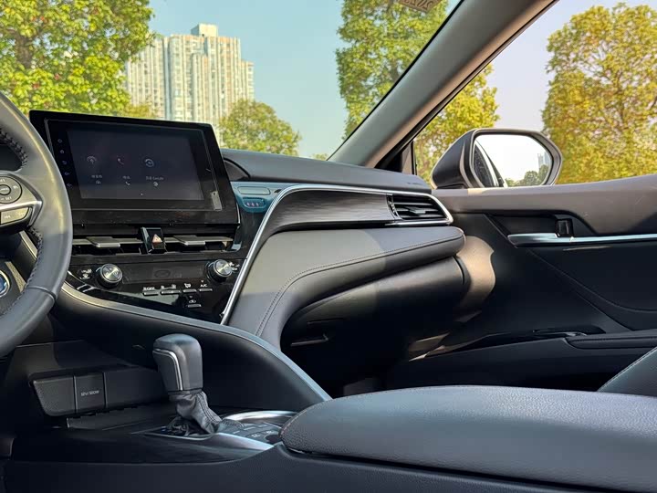 Фото 16 - Toyota Camry