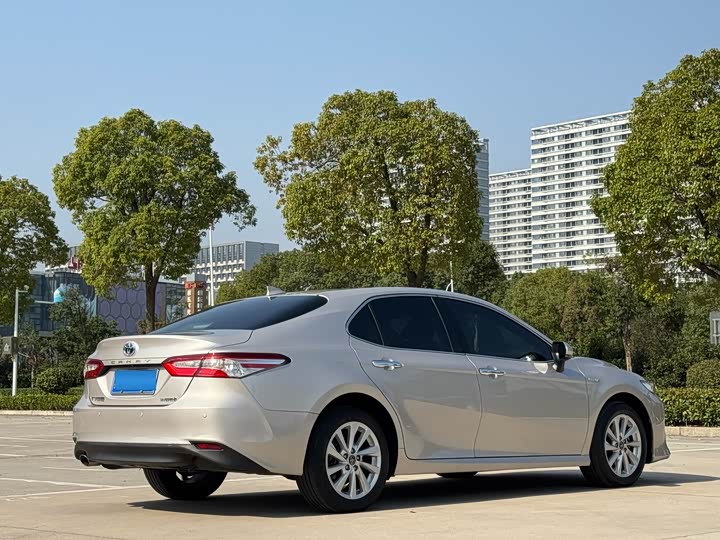 Фото 5 - Toyota Camry