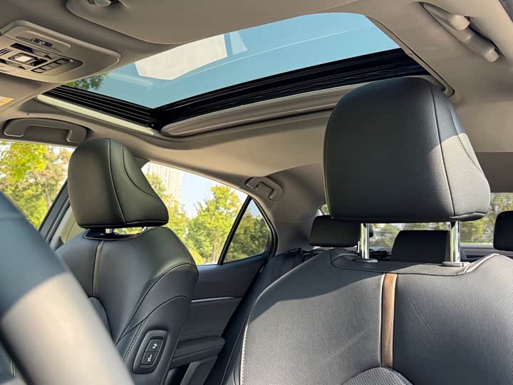 Фото 6 - Toyota Camry