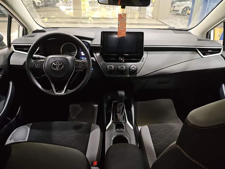 Фото 10 - Toyota Corolla