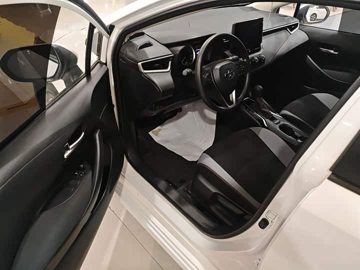 Фото 16 - Toyota Corolla