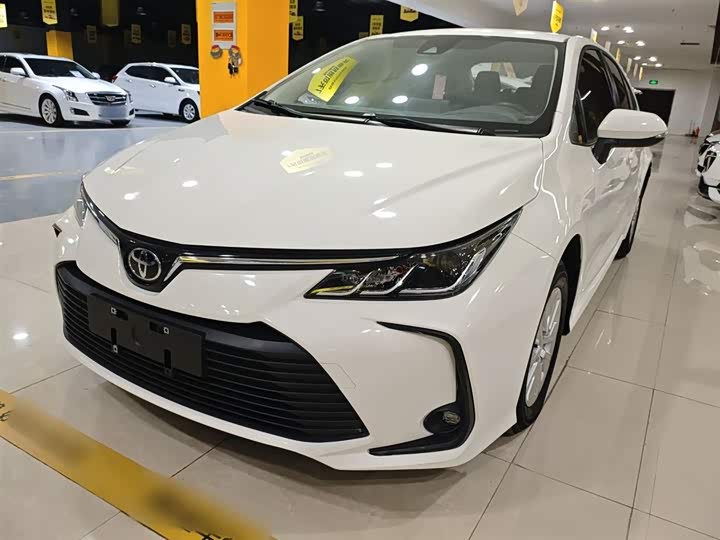 Фото 2 - Toyota Corolla