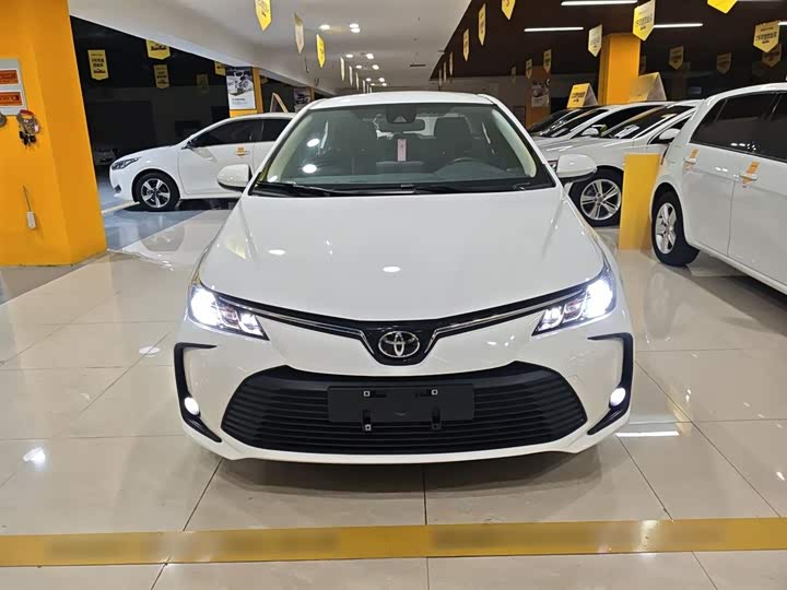 Фото 3 - Toyota Corolla