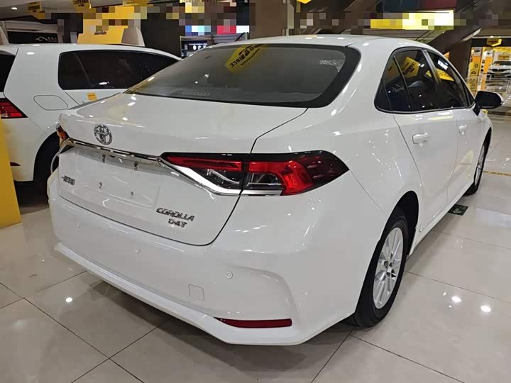 Фото 7 - Toyota Corolla