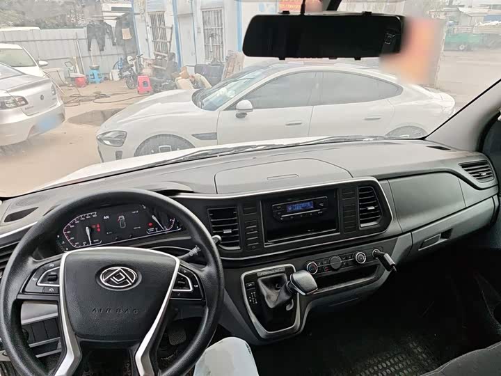 Фото 10 - Maxus V80