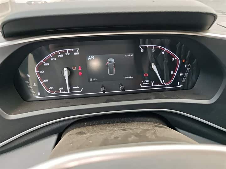 Фото 12 - Maxus V80