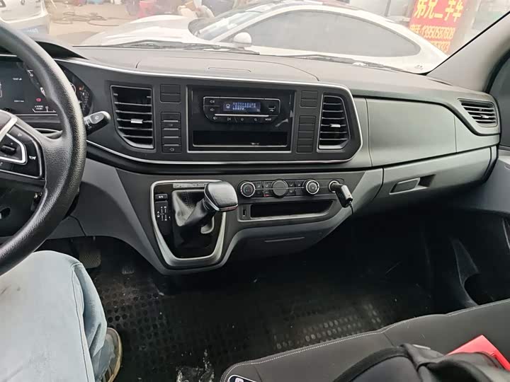 Фото 13 - Maxus V80