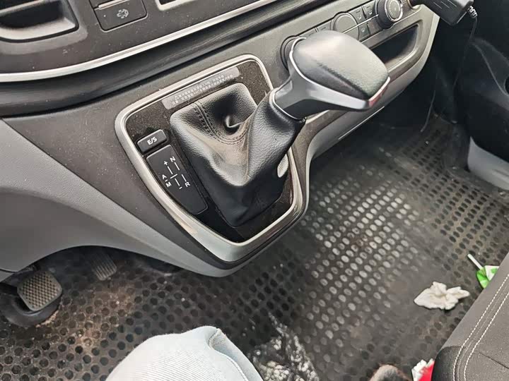 Фото 14 - Maxus V80