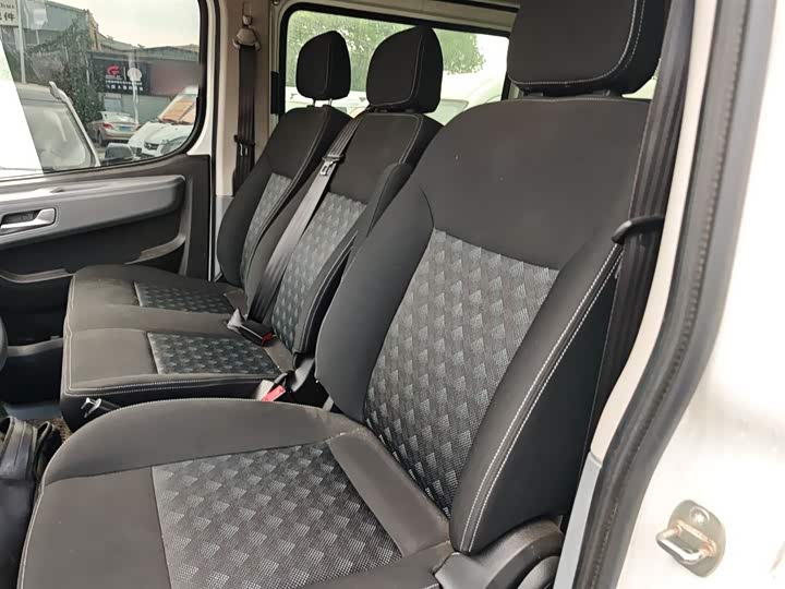 Фото 15 - Maxus V80