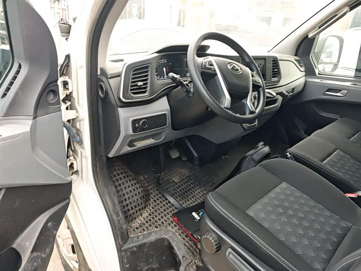 Фото 16 - Maxus V80