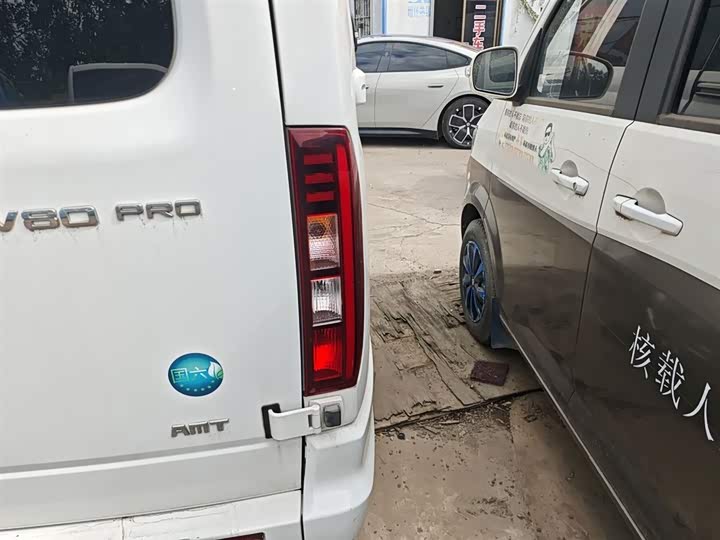 Фото 8 - Maxus V80