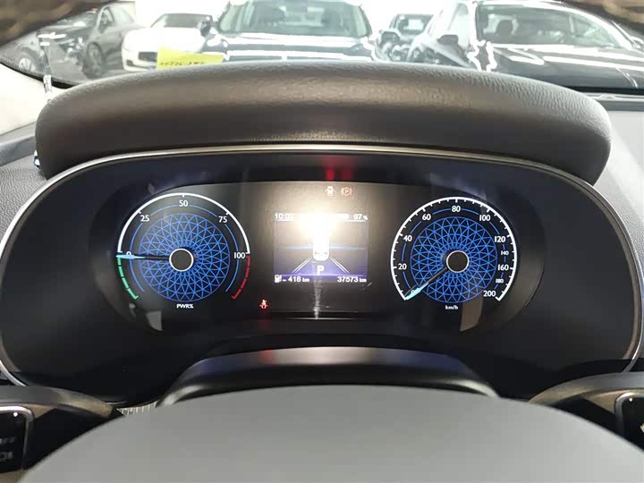 Фото 12 - Hongqi E-QM5