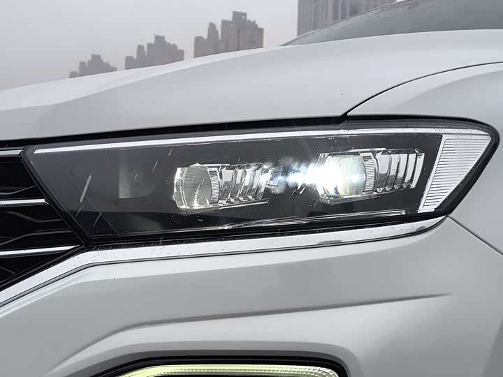 Фото 10 - Volkswagen T-Roc