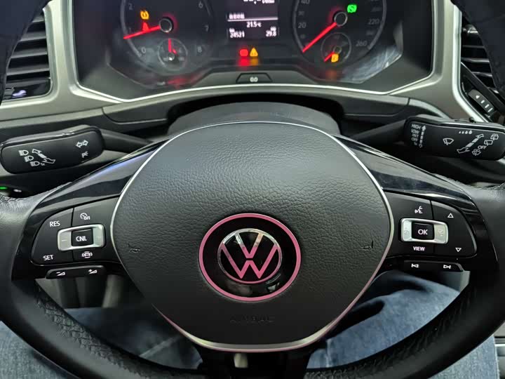 Фото 14 - Volkswagen T-Roc