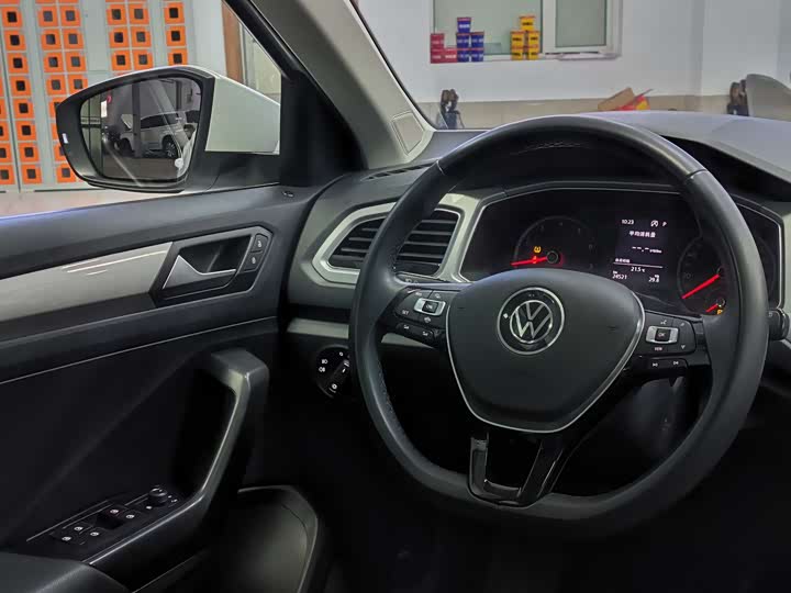 Фото 17 - Volkswagen T-Roc