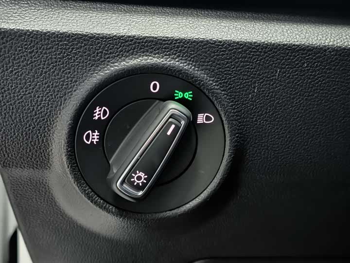 Фото 21 - Volkswagen T-Roc